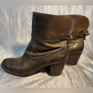 Frye Lucinda ScrunchShort brown leather boots